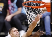 篮网队突破难关，成功晋级下一轮