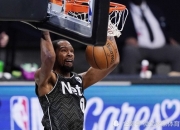 猛龙三巨头联手，复出首战轰40分得分突破，欧文冲击季后赛！