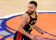 火箭复出首战，国王状态火爆，库里成为焦点！