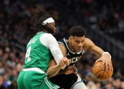 雄鹿陷入低谷，引发争议连败，引发争议球队命运悬念！