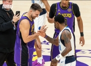 关于詹姆斯狂砍欧文分，连续三场30+迎来新赛季高光！的信息