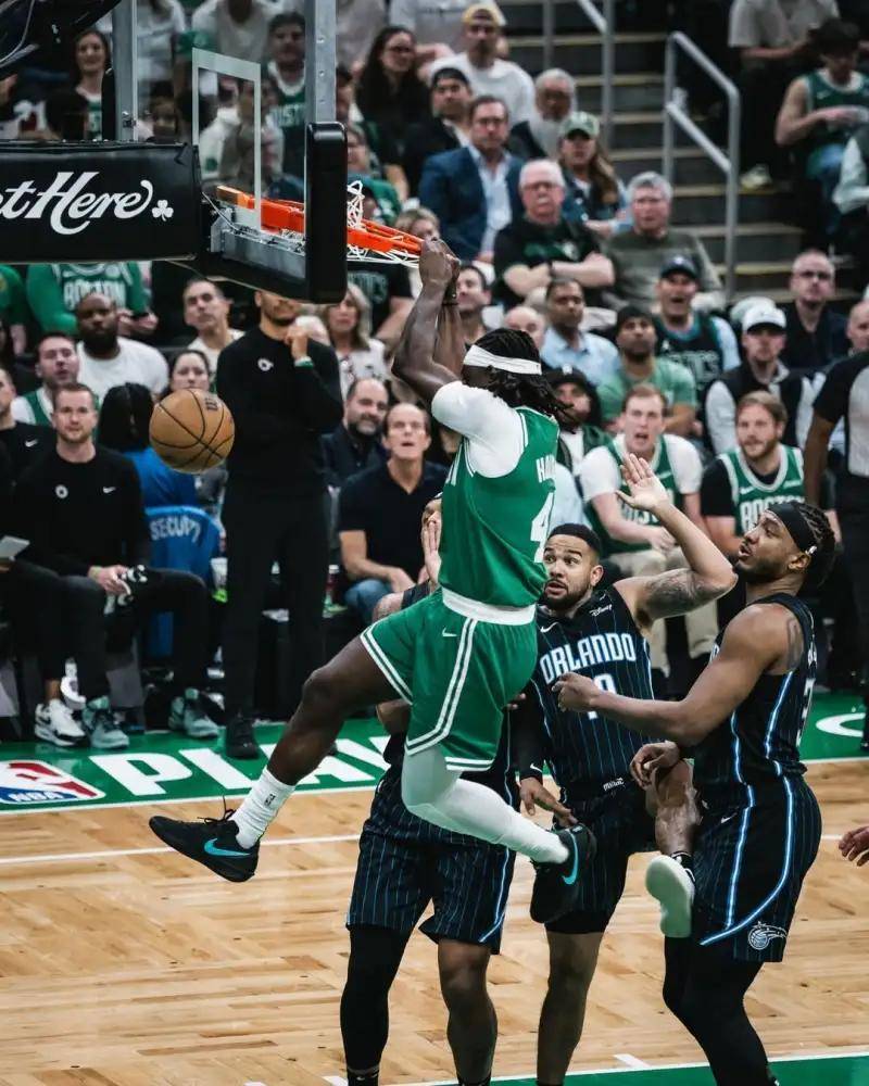 凯尔特人绝杀时刻，浓眉哥点燃赛场，狂砍50分迎来胜利！